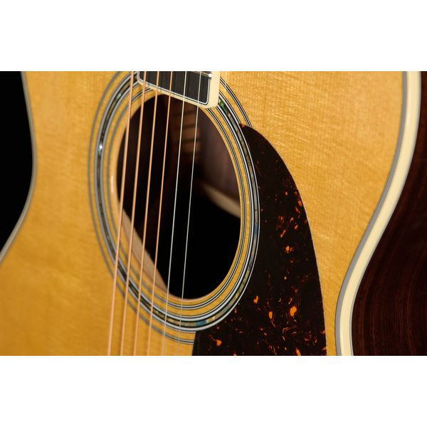 Martin Guitar J40